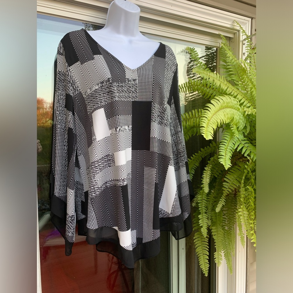 Alfani Woman’s Handkerchief Black White Blouse XL EUC